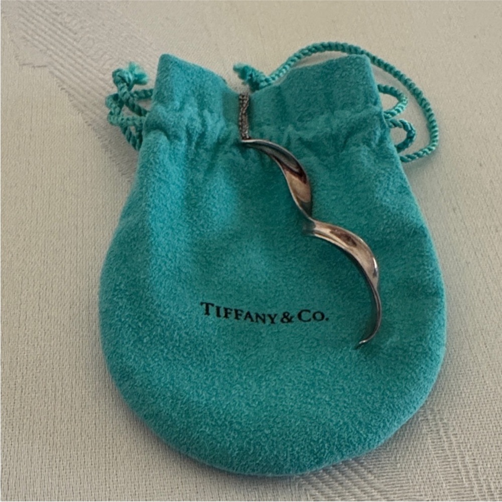 Tiffany & Co. 🌷 Frank Gehry 935 Silver Orchid Pendant 16” necklace